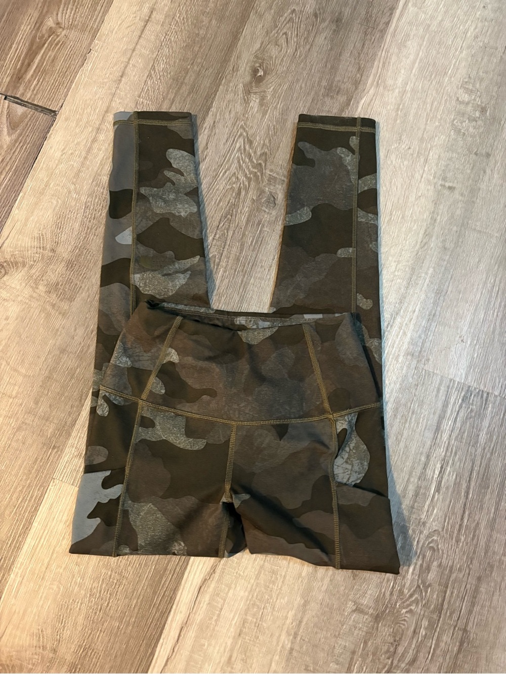 The North Face Women's Camo Leggings - Olive & Gray